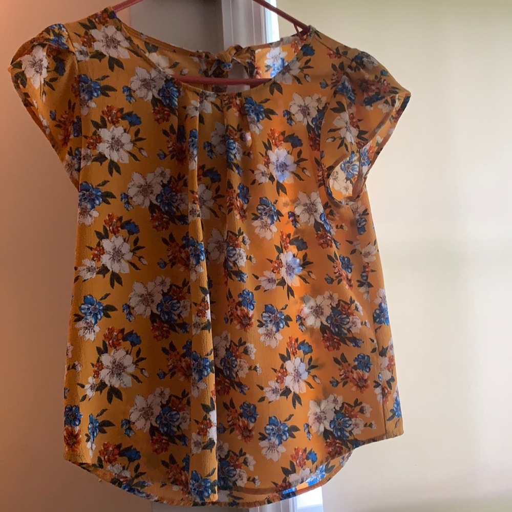 Pretty and flowy top!
